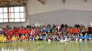 Zâmbete pe semicerc! 500 de "năzdrăvani" au fost prezenți la Festivalul de minihandbal de la Tg. Mureș. S-a jucat handbal fără a se ține scorul