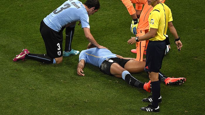 FIFA ia în calcul introducerea "schimbărilor temporare" după accidentarea suferită de Alvaro Pereira la CM 2014