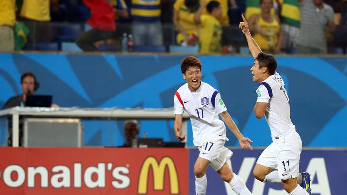 Lee Keun-Ho, marcatorul venit din armată. În urmă cu doi era cel mai promițător fotbalist din Coreea de Sud, iar acum păzește granița nord-coreeană