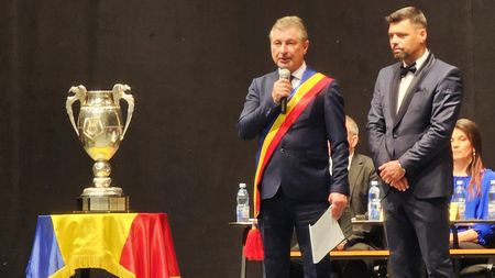 Primarul din Hunedoara ține strâns de Florin Maxim! Răspunsul pentru Hermannstadt și UTA, echipele din prima ligă care doresc antrenorul Corvinului. EXCLUSIV