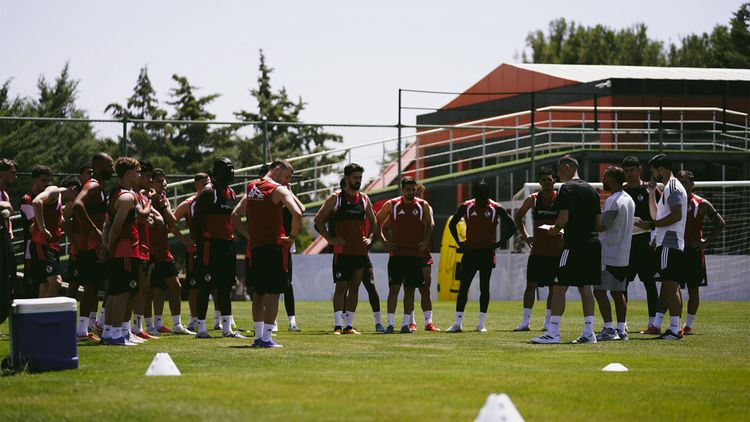 Bașkanul echipei lui Mirel Rădoi a făcut anunțul despre fotbalistul român: „A primit o ofertă cu un salariu dublu!”