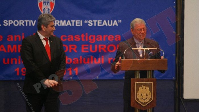 Ienei îi mustră pe actualii șefi ai Stelei:** "Sper să își amintească și ei de noi, cum a făcut-o Armata"