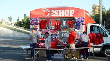 Dinamo, clubul cu două magazine online. Cum s-a ajuns la această situație