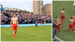 Dezbrăcați de fani! Momente umilitoare pentru Martinovic. Ce a pățit fostul stelist după ultimul meci. VIDEO