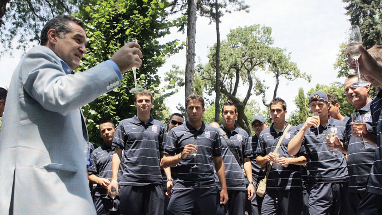 Gigi i-a "ars" la bani pe steliști!