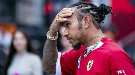 Ceva ce Ion Țiriac n-ar putea înțelege și nici face. Legendarul Lewis Hamilton și-a vândut toată colecția de mașini, iar banii luați i-a investit în tablouri