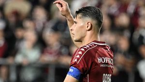 Imagini șocante cu scandalul dintre Alex Dobre și fanii Rapidului, care l-au numit sclav: „Băi, venim să ne înjuri tu, mă?”. Reacția ultrașilor a fost un alt potop de injurii. VIDEO