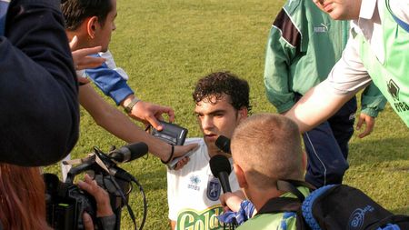 Eroul Mihăiță Pleșan, portarul Vlad Munteanu, misteriosul Lucian Burdujan iar Marius Lăcătuș cumințit pe bancă: imagini de colecție dintr-un fotbal irepetabil!