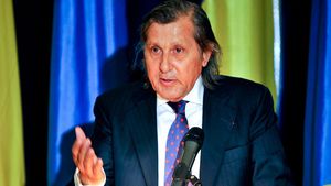 Năstase este revoltat după ce hocheiștii din naționala României au cântat imnul Ungariei:** "O să ajungem ca ăstia să-și pună steagul pe Arcul de Triumf"