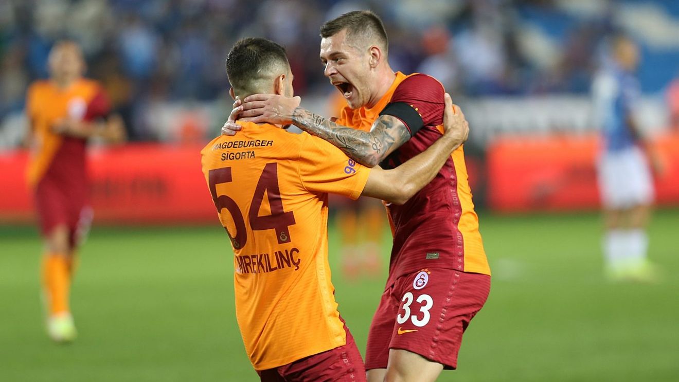 Românii de la Galatasaray, asaltați de fani în Turcia: „La restaurant, un suporter se învârtea de 5 minute cu telefonul prin jurul meu. Tremura tot!”. A refuzat Alex Cicâldău numărul 10?