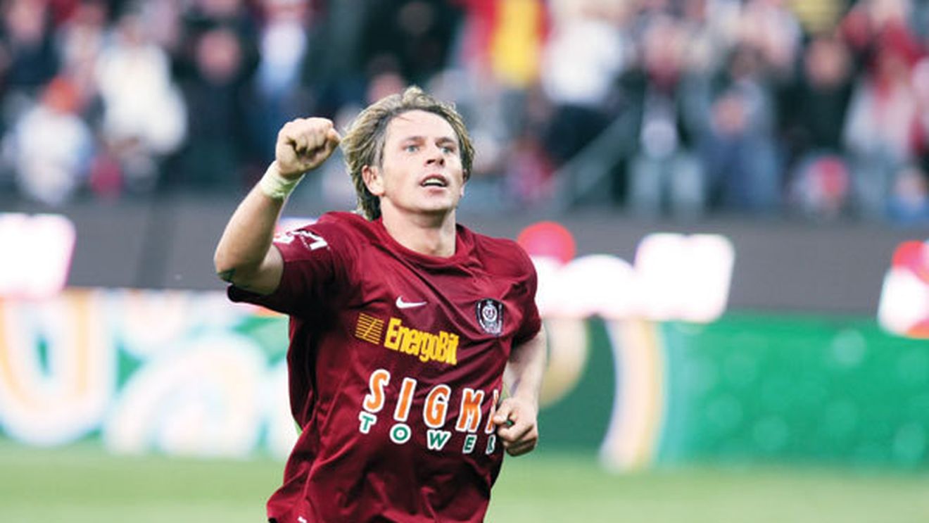 Deac e sigur: "Joc în alb-vișiniu"