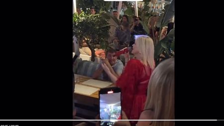 Loredana Groza i-a dansat și i-a cântat la masă lui Gică Hagi sub privirile soției acestuia