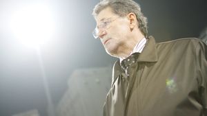 35 de ani vechime, 2000 de lei salariu! Actuala conducere i-a stabilit o indemnizație simbolică lui Cornel Dinu