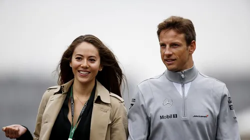 S-a ales „praful” de regina Formulei 1: superba Jessica Michibata, reținută pentru posesie de droguri! Cum arată manechinul, care e și fosta soție a lui Jenson Button | GALERIE FOTO