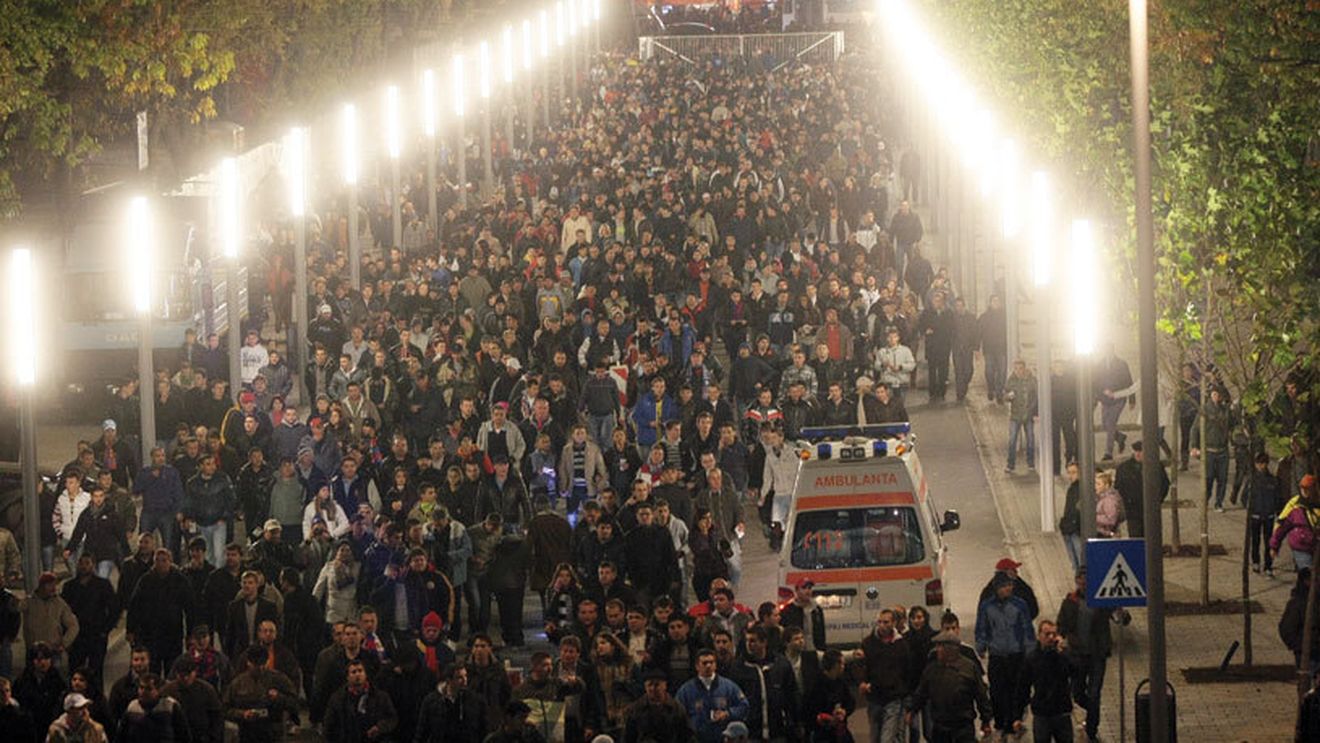 Afacere de criză în București. Organizează meciul și iau cotă-parte din banii pe bilete