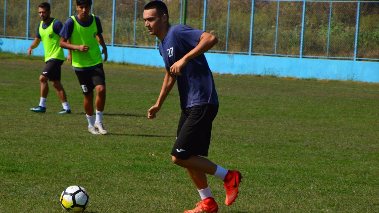 EXCLUSIV | Transfer neașteptat pregătit "în șoaptă" de FCSB! Dică primește un fotbalist pe cel mai aglomerat post din lot: "Îl plac foarte mult, a negociat deja cu ei"
