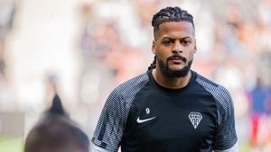 Transfer de top pentru Marius Şumudică. Un atacant din Franța, cu 15 goluri în ultimul sezon, a fost ofertat de Dan Şucu