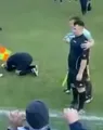 Fotbalistul-bătăuș din Liga 4 Bistrița-Năsăud, reținut de poliție! Caz penal pentru lovire sau alte violențe, după ce l-a pus la pământ pe arbitru