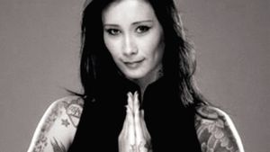 Faceți cunoștință cu Akemi Higashi, femeia care a tatuat toate starurile din prima ligă braziliană