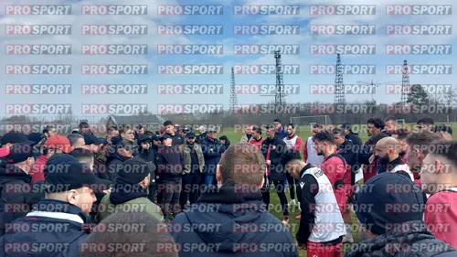 Ziua porților deschise la Săftica. Suporterii au asistat la antrenamentul lui Dinamo și au avut un mesaj pentru jucători: „Aveți meciuri la mâna voastră” | EXCLUSIV FOTO & VIDEO