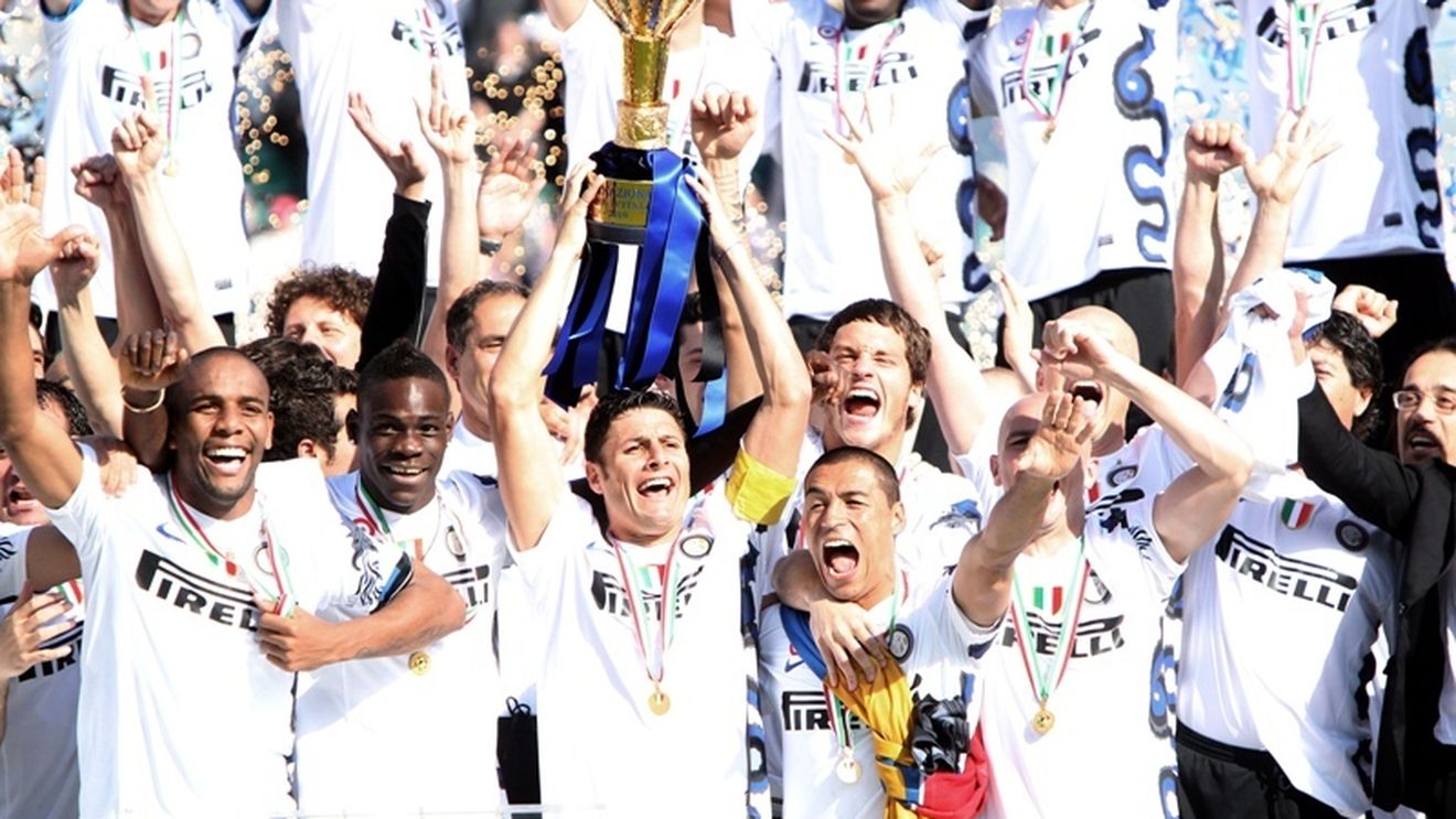 Fanii lui Inter au sărbătorit câștigarea titlului la Siena și Milano!