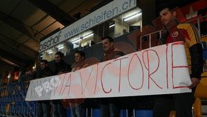 Liniște, joacă naționala!**  România a jucat așa cum și-au dorit Pițurcă și Mircea Sandu: cu tribunele aproape goale