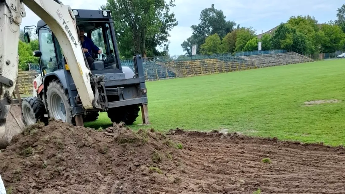 FOTO | Unirea Dej pregătește așa cum se cuvine revenirea în Liga 2. Lucrările la stadion sunt în plină desfășurare