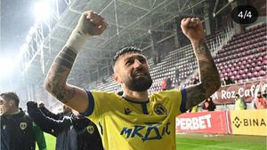 Secretul formei extraordinare a lui Paul Papp! Motivul pentru care fundașul Petrolului joacă fiecare meci bandajat la mâna dreaptă