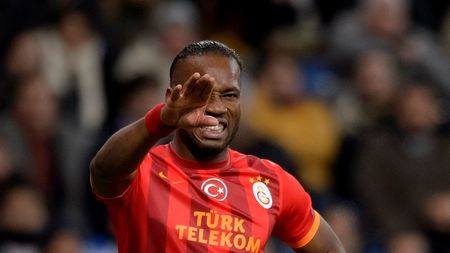 Drogba și Eboue ar putea fi sancționați pentru că i-au adus un omagiu lui Nelson Mandela! FOTO: Mesajele afișate