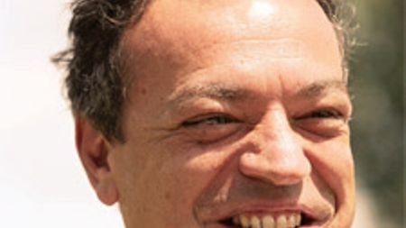 Zambon: "Am citit în DEX că movul este similar cu violetul"