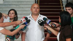 Mitică aduce noi 'probe' împotriva Craiovei:** "E foarte grav ce au făcut! Dacă anunțam UEFA, ne terminau" De ce se 'agață' Dragomir în 'războiul sfârșitului Ligii'