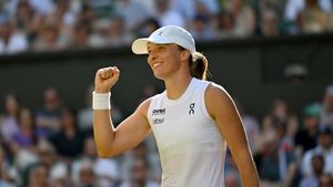 Iga Swiatek, calificată în finală la Wimbledon după ce și-a distrus adversara! Se luptă pentru trofeu cu jucătoarea retrasă temporar din cauza bullying-ului