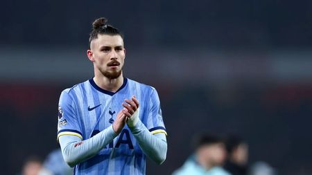 Ange Postecoglou a decis ce face cu Radu Drăguşin în meciul Tottenham - Everton. Ce au scris britanicii