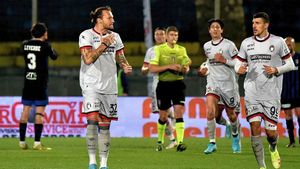 CFR Cluj a dat lovitura verii. A transferat un fost ospătar, ajuns între timp în naționala de seniori a României