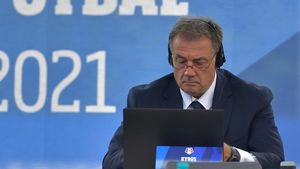 FCSB cere desecretizarea conversațiilor de la fazele de arbitraj analizate la VAR: „Am o rugăminte la Vassaras”