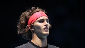 Turneul Campionilor | Semifinala Federer - Zverev, închisă cu o controversă. Huiduit din tribună, primul finalist de la Londra a repetat de peste 10 ori cuvântul "scuze" în interviul de pe teren