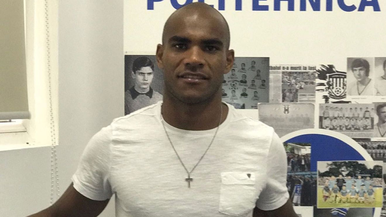 FOTO | "Pentru oraș, pentru culori!". E brazilian, are nume de campion mondial și devine asul din mâneca lui Stoican 