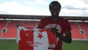 OFICIAL | Ngadeu a semnat cu Slavia Praga! "Sunt bucuros că am ajuns aici! E un pic diferit față de unde am fost înainte!"