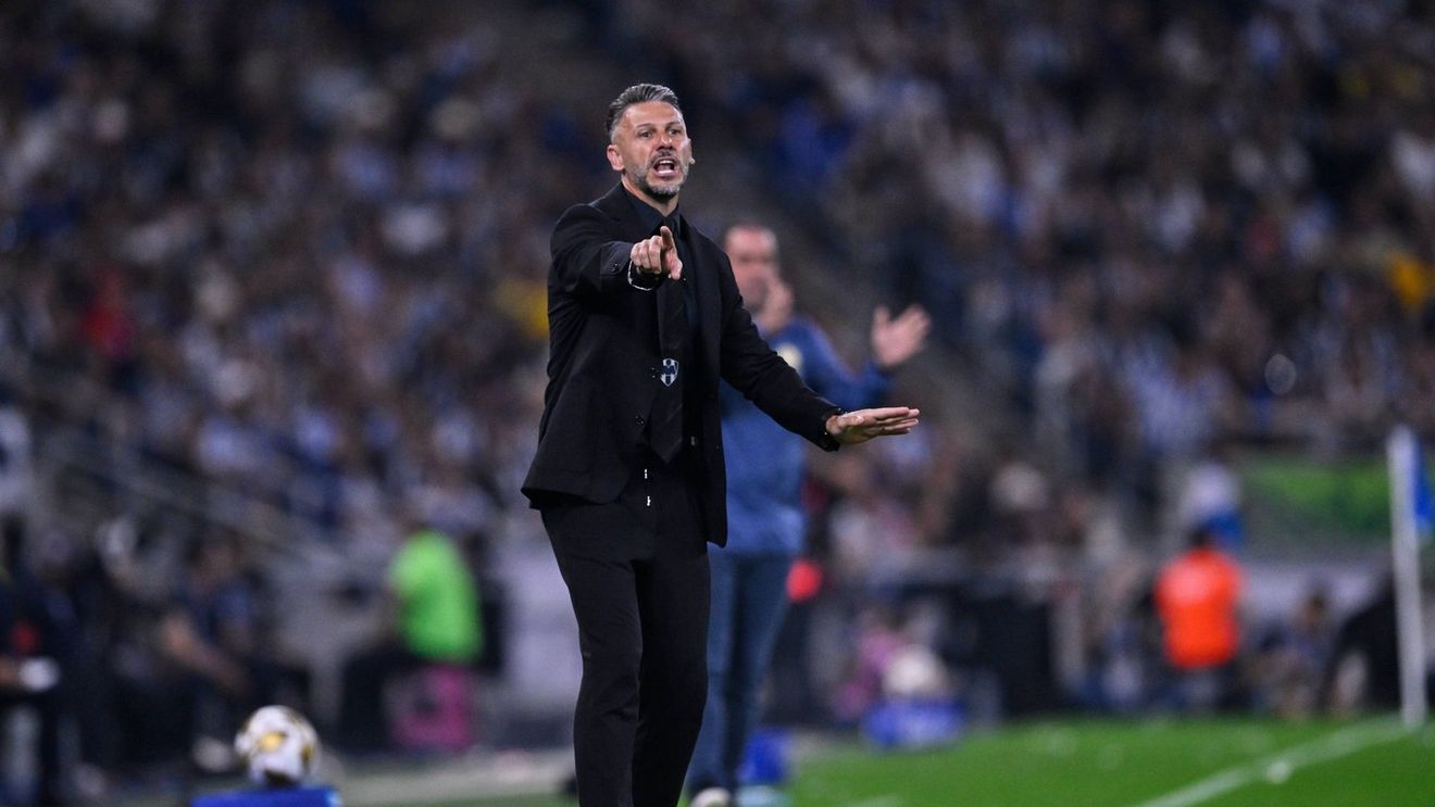 Un urs a intrat în grădina vilei fotbalistului! Totul a fost filmat de soția jucătorului, care s-a panicat instant: „E enorm! Mă sperie”