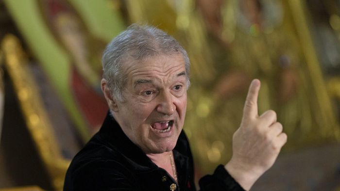 Gigi Becali a dictat 3 schimbări la pauza meciului FCSB - Farul! Au intrat piesele grele și un tânăr crescut în academie