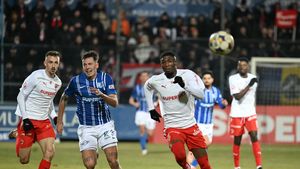 Victoria băieților cu bagajul la ușă. Dinamo se impune în fața Farului după ce a fost condusă de două ori. Boateng și Alex Pop au adus succesul „câinilor”