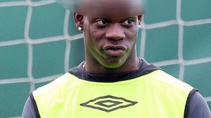 "CrazyBalotelli" a luat lecții de la pușcăriași!** Vezi ultima freză nebună, asortată cu sprâncenele