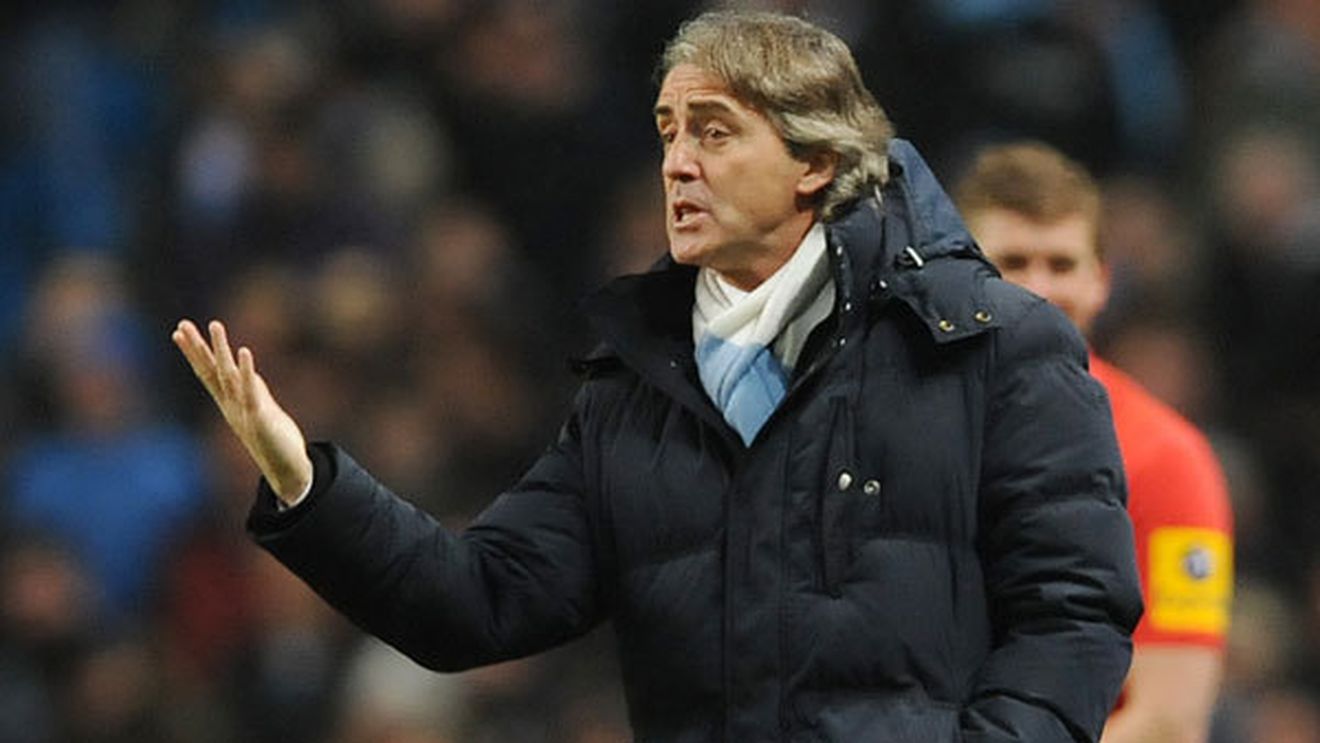 VIDEO: Tevez l-a scos iar din sărite pe Mancini.** Italianul a "explodat" pe banca de rezerve când l-a văzut ce a făcut