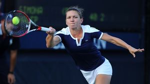 Victorie cu emoții pentru Halep! Simona e în turul doi, după ce a cedat primul set cu Watson