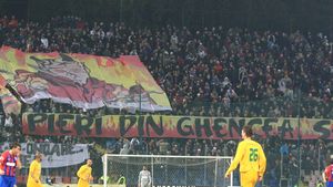 Galeria Stelei către Gigi Becali: **"Pieri din Ghencea, Satana!"