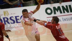Dinamo a "măturat" cu Steaua la handbal