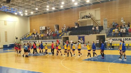 A început Liga Florilor! CSM Galați a s-a prezentat la Brașov cu doar 8 handbaliste! Prima surpriză a fost furnizată de CSM Slatina care a câștigat cu Rapid!