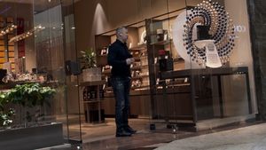 Ce bea și ce mănâncă Bogdan Mara la mall. Oficialul celor de la CFR Cluj, la taclale cu doi prieteni | FOTO & VIDEO EXCLUSIV