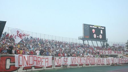 Fanii dinamoviști acuză: "Fotbaliștii sunt plătiți preferențial!** Marius Niculae a fost vândut din cauza salariului său!"