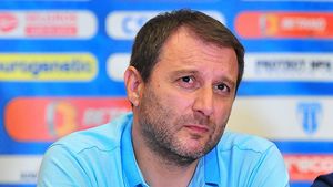 
Mangia nu e impresionat de transferurile lui AC Milan: "S-a întărit mult, dar era mai bună în 2011, când am întâlnit-o cu Palermo!"